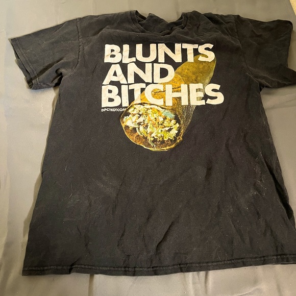 Blunts & bitches tshirt good condition - Picture 1 of 1